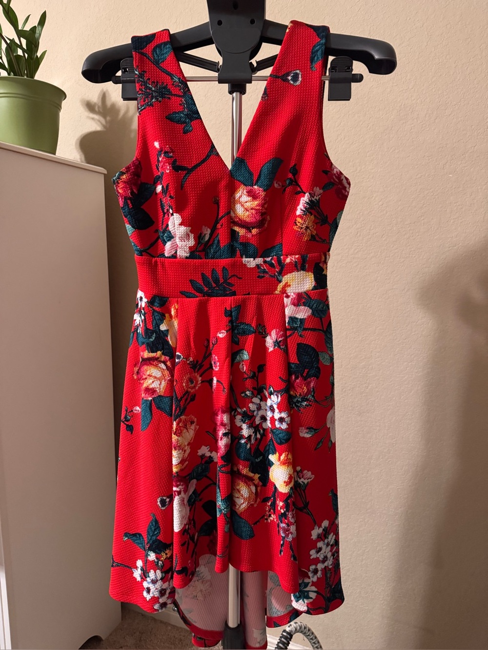 Haute Monde Red Floral V-Neck Midi Dress